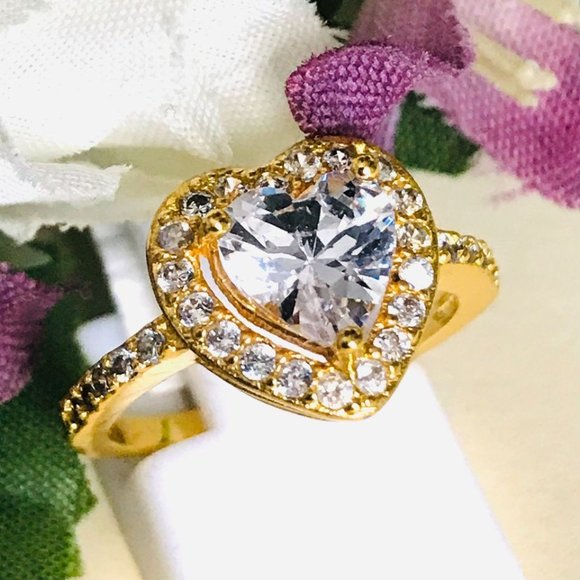 Size 6 - Gorgeous 2CT Heart Cut Diamonique Halo Gold Plated Ring - Picture 1 of 10